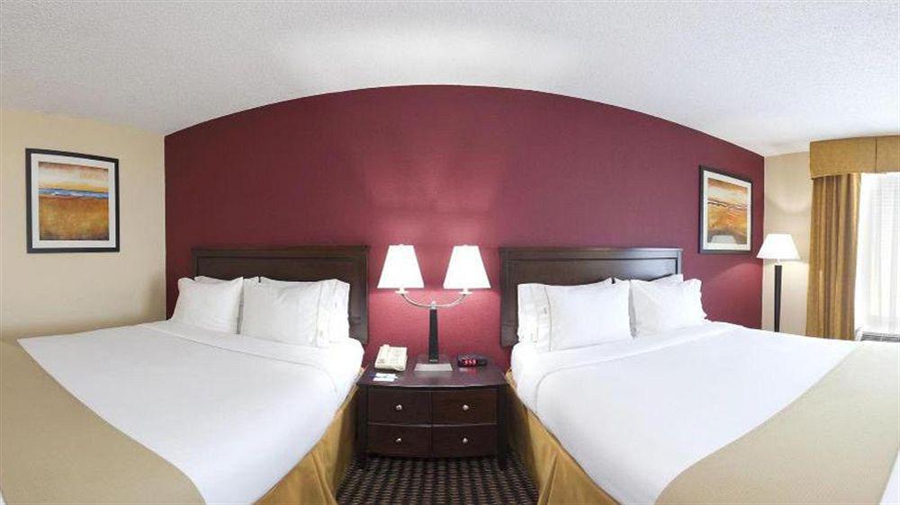 Hotel Express Us Highway 17 & I-526 By Ihg 2*