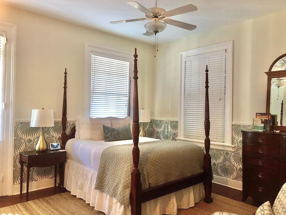 Daybed With Trundle In The Beautiful Ashley Inn 4 Blocks From King St Inn 3*
