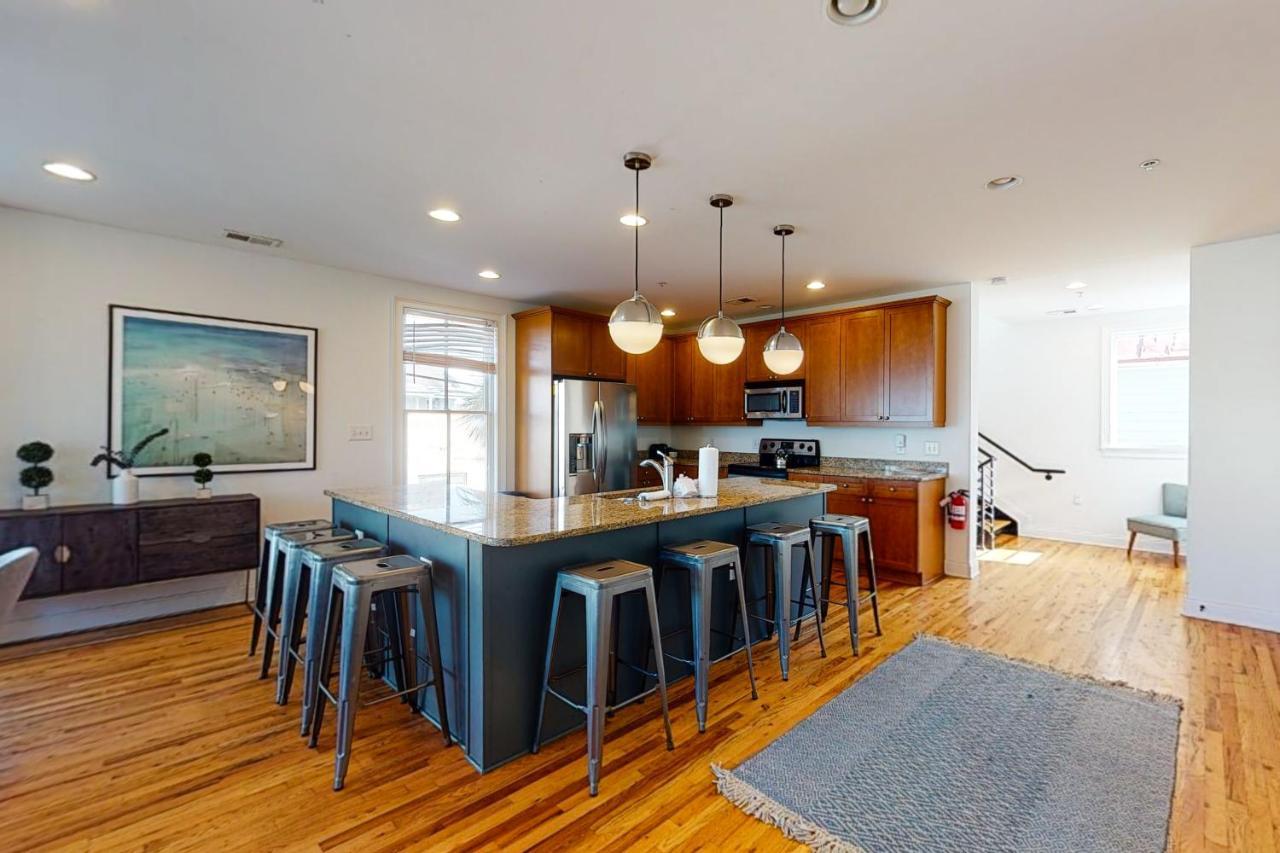 Contemporary In Perfect Location - 207 B St Philip Street Holiday home *