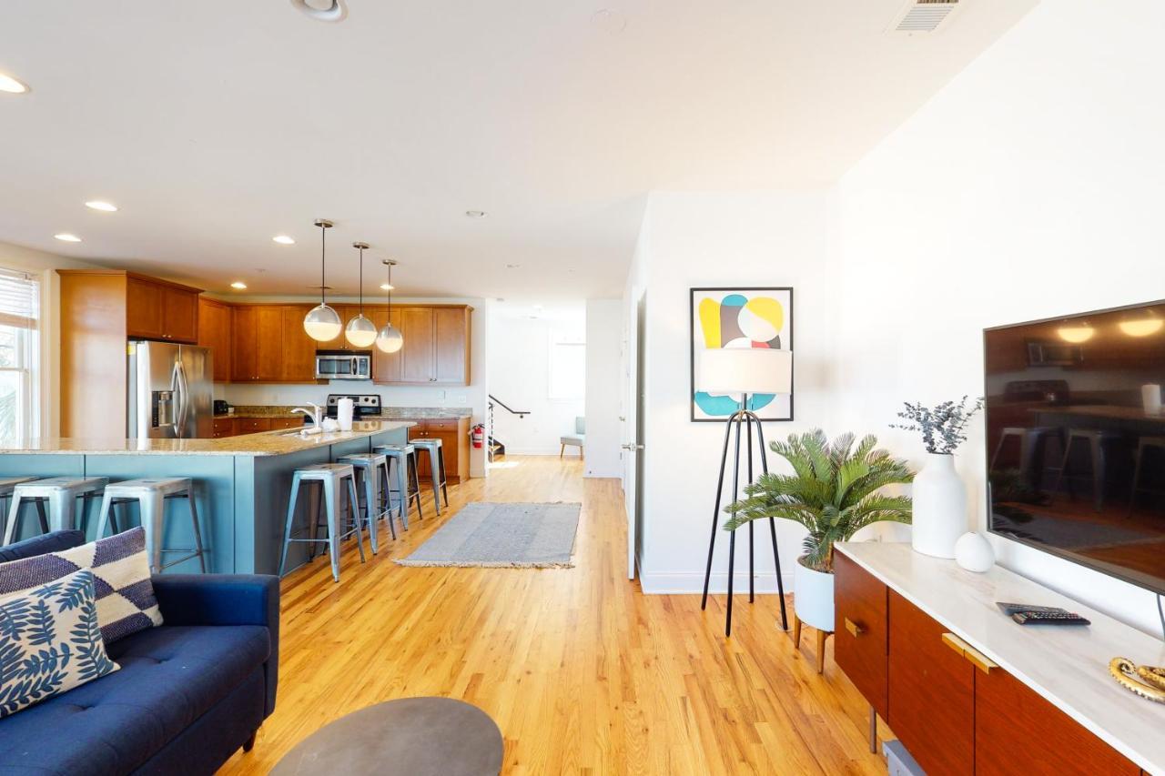 Contemporary In Perfect Location - 207 B St Philip Street Holiday home Charleston