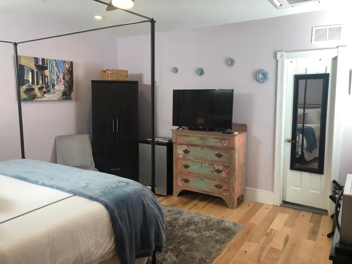Luxurious Private In Downtown Apartment