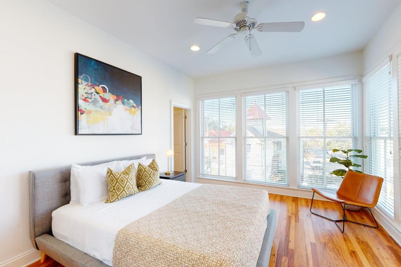 Contemporary In Perfect Location - 207 B St Philip Street Holiday home *