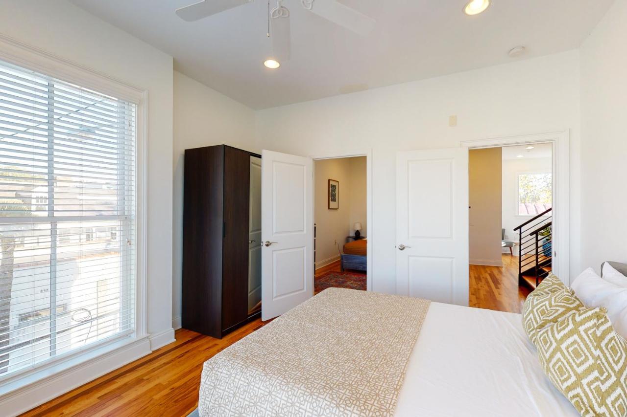 Contemporary In Perfect Location - 207 B St Philip Street Holiday home Charleston