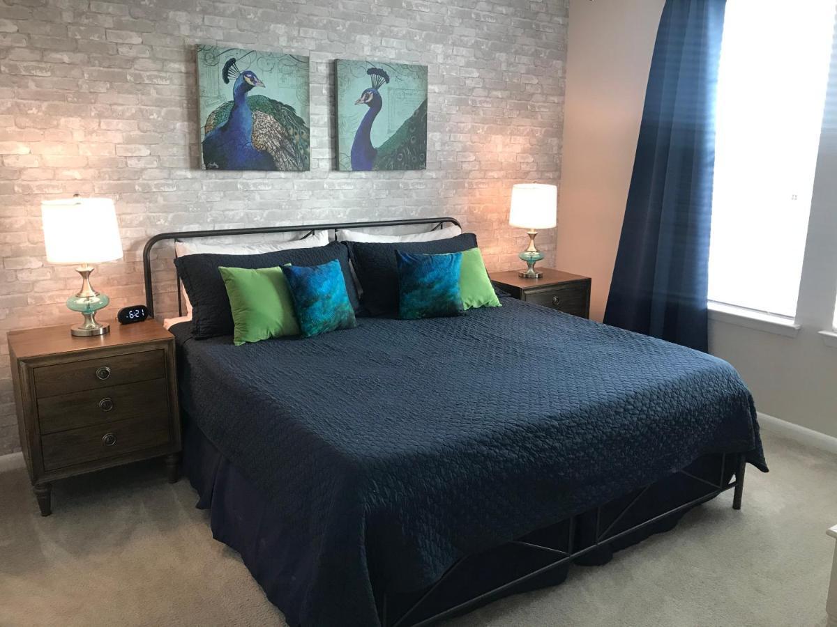 King Bed/pool/trendy Nbhd Peacock * Charleston