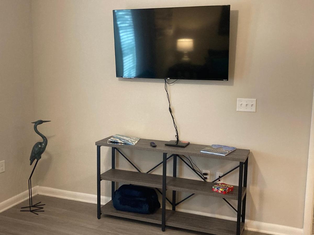 King Bed/pool/trendy Nbhd Blue Heron Apartment