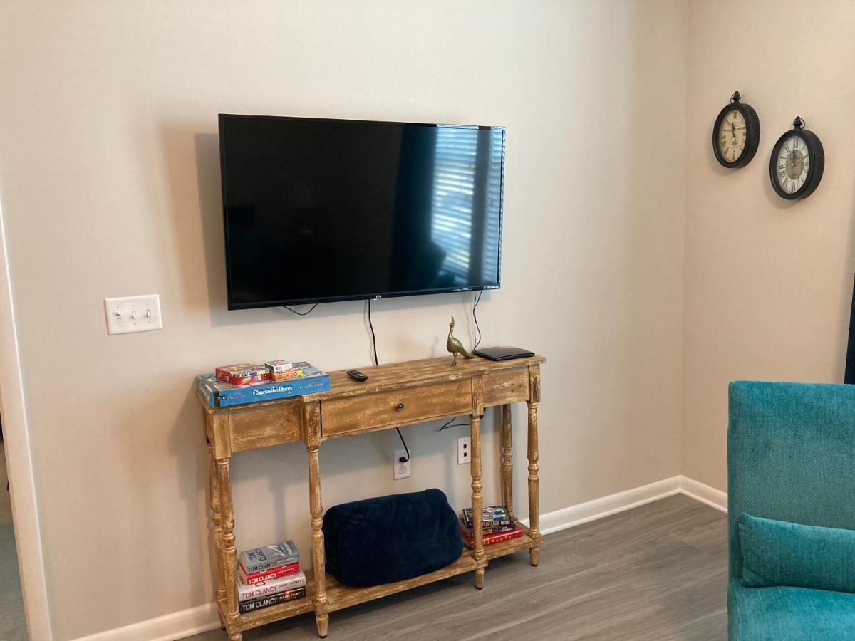 King Bed/pool/trendy Nbhd Peacock Apartment Charleston
