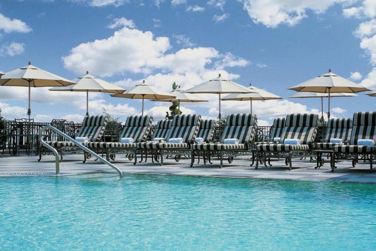 Market Pavilion 4*