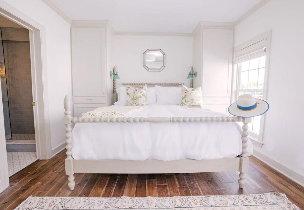 East 42 B Apartment *