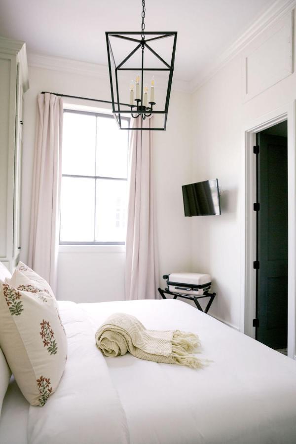 Apartment East 46 E *