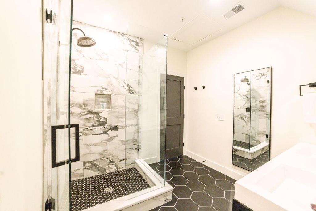Apartment East 46 F Charleston