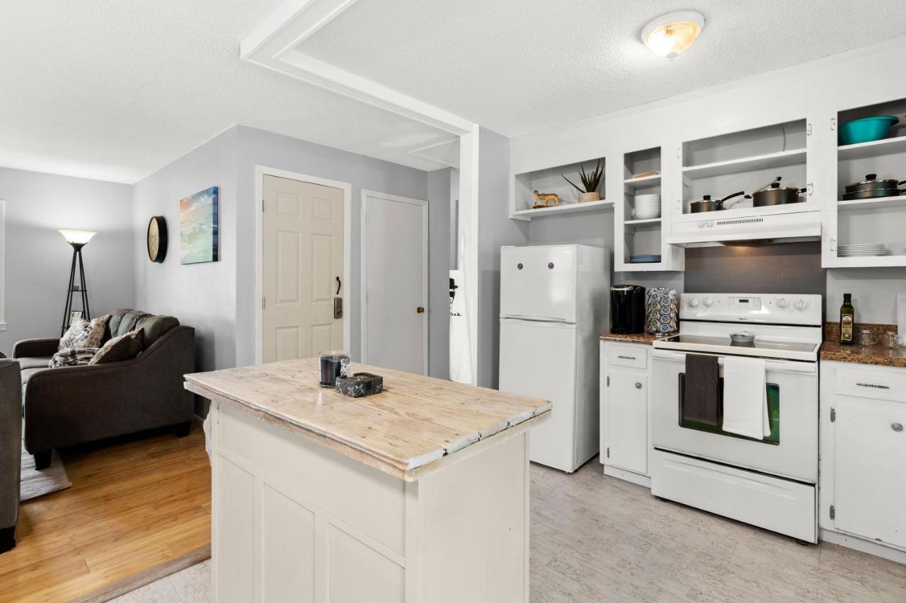 Holiday home Pet-friendly, Fully Fenced Backyard, 20-min To Chs