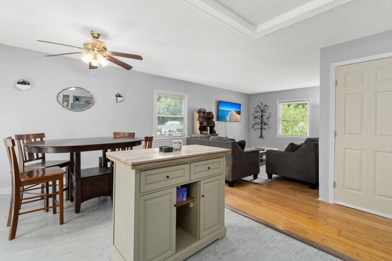 Holiday home Pet-friendly, Fully Fenced Backyard, 20-min To Chs Charleston