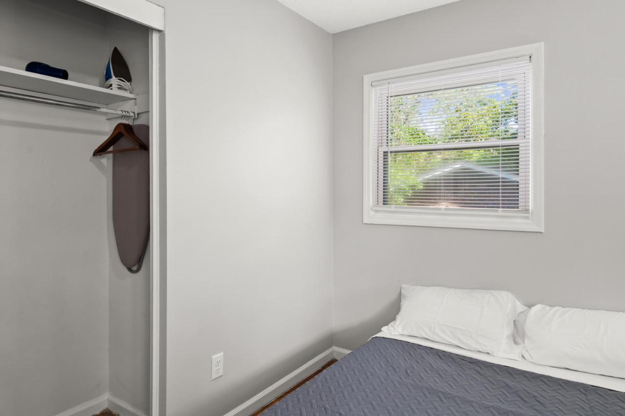 Pet-friendly, Fully Fenced Backyard, 20-min To Chs *