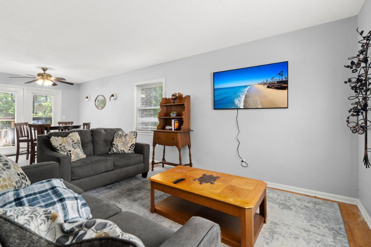 Pet-friendly, Fully Fenced Backyard, 20-min To Chs
