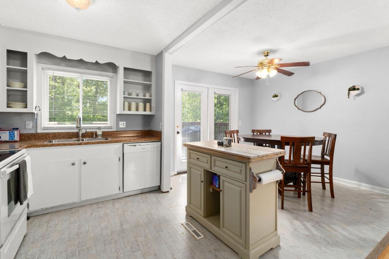 Pet-friendly, Fully Fenced Backyard, 20-min To Chs Charleston