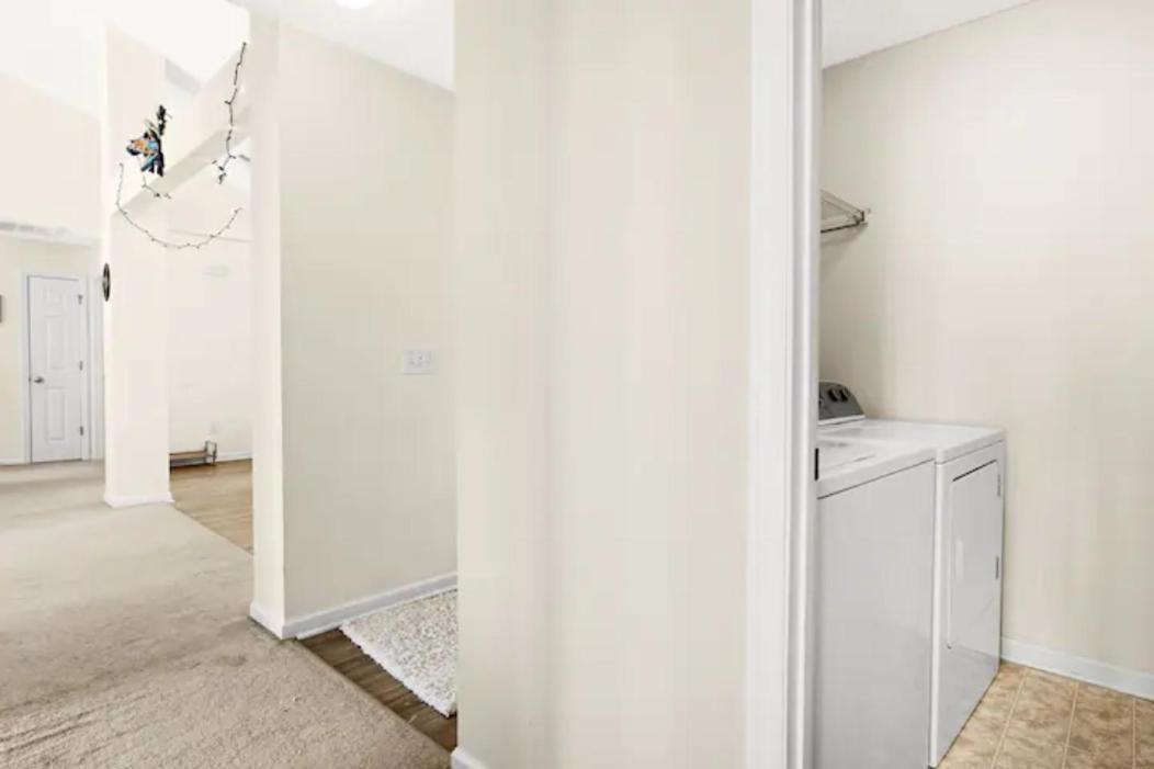 Spacious Home, Pet Friendly, Fenced Yard, 30 Minutes To Holiday home Charleston