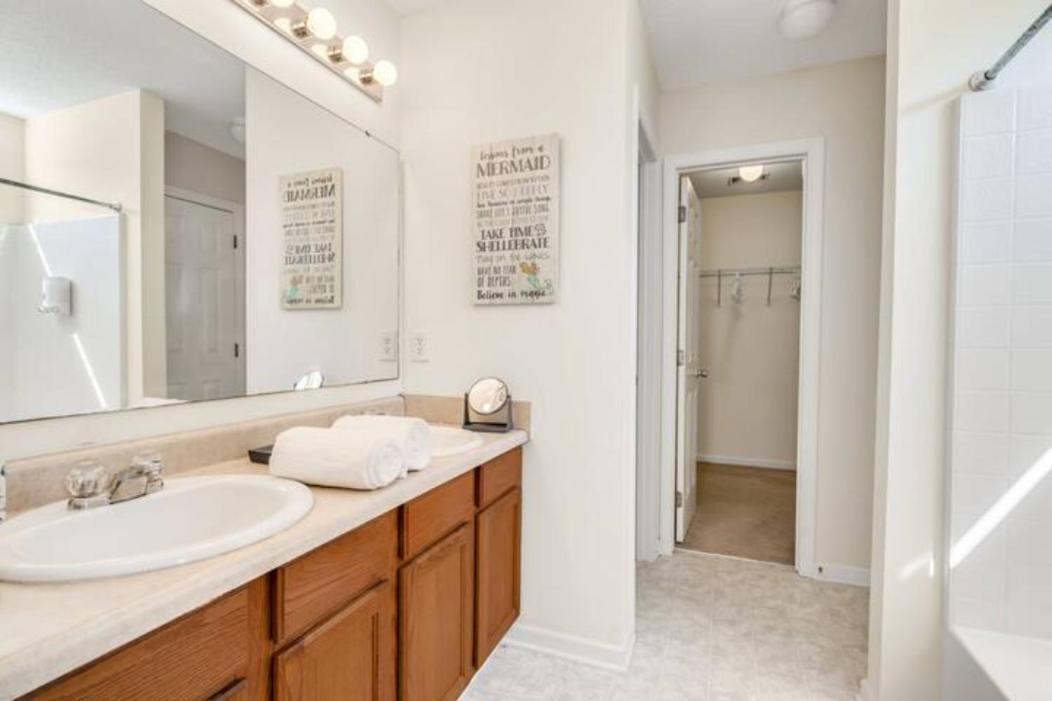 Spacious Home, Pet Friendly, Fenced Yard, 30 Minutes To *