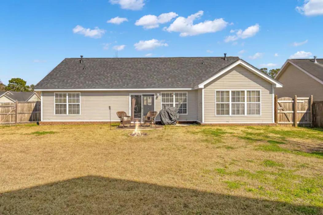 Holiday home Spacious Home, Pet Friendly, Fenced Yard, 30 Minutes To