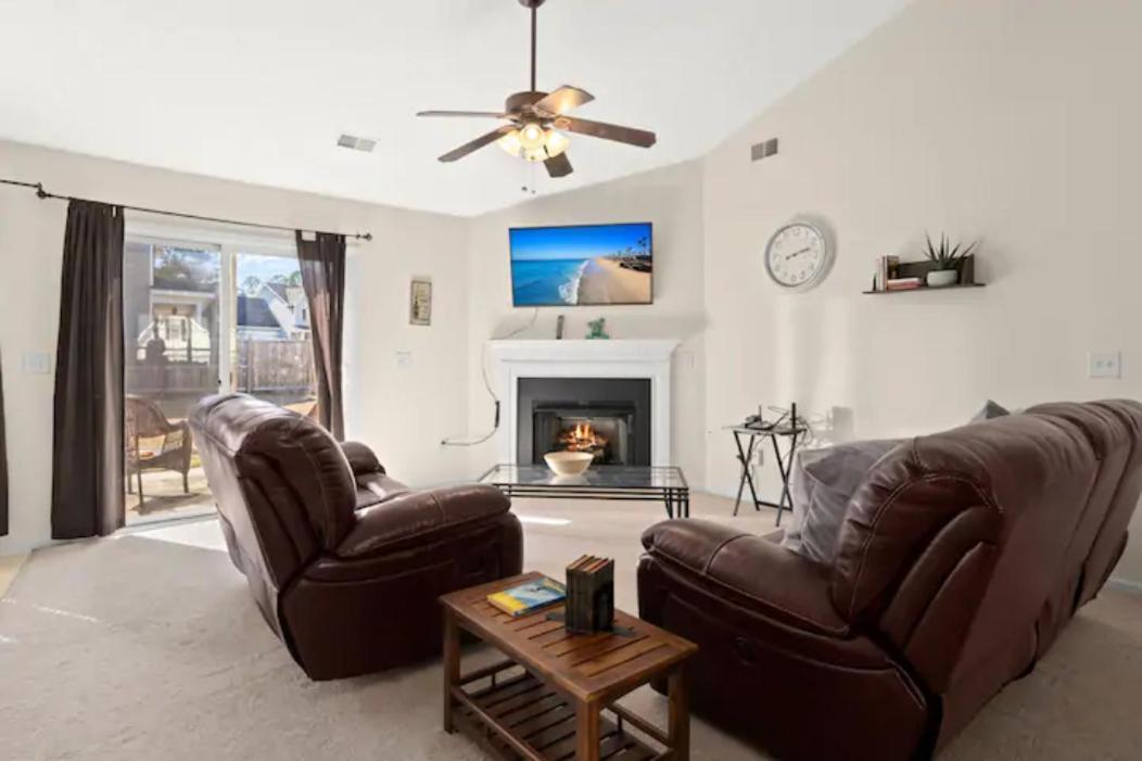 Spacious Home, Pet Friendly, Fenced Yard, 30 Minutes To Holiday home Charleston