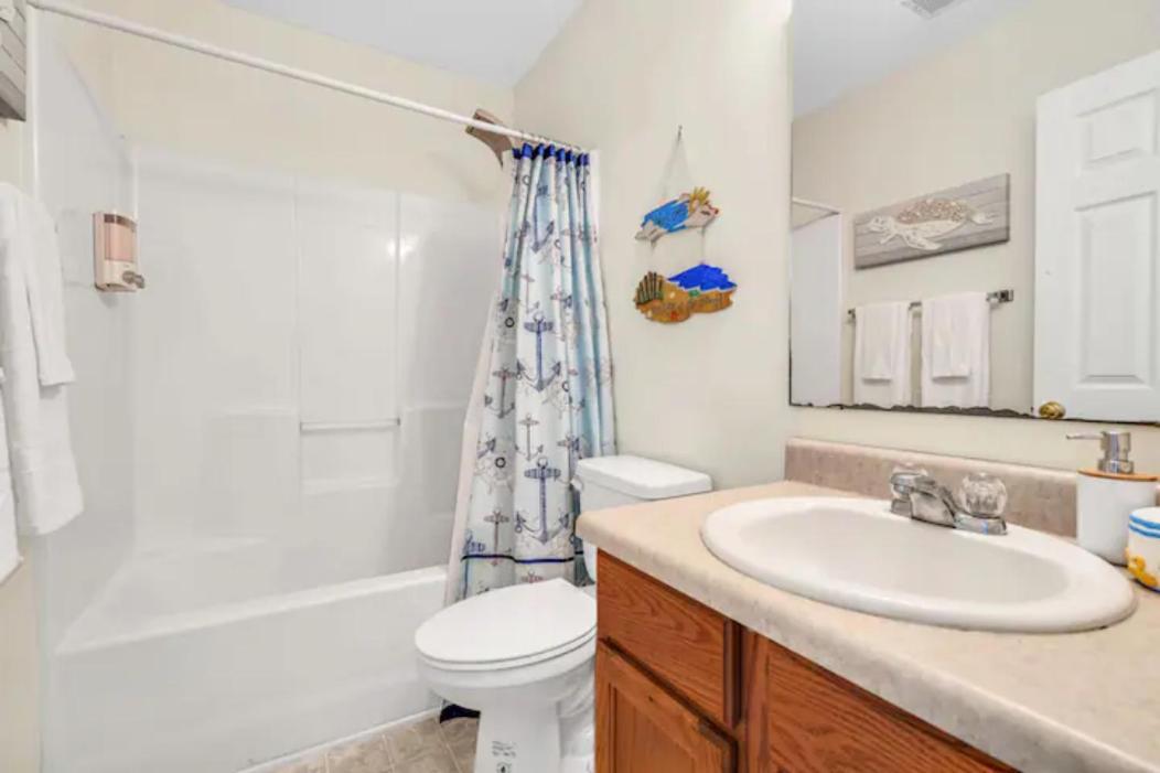 Spacious Home, Pet Friendly, Fenced Yard, 30 Minutes To Holiday home *