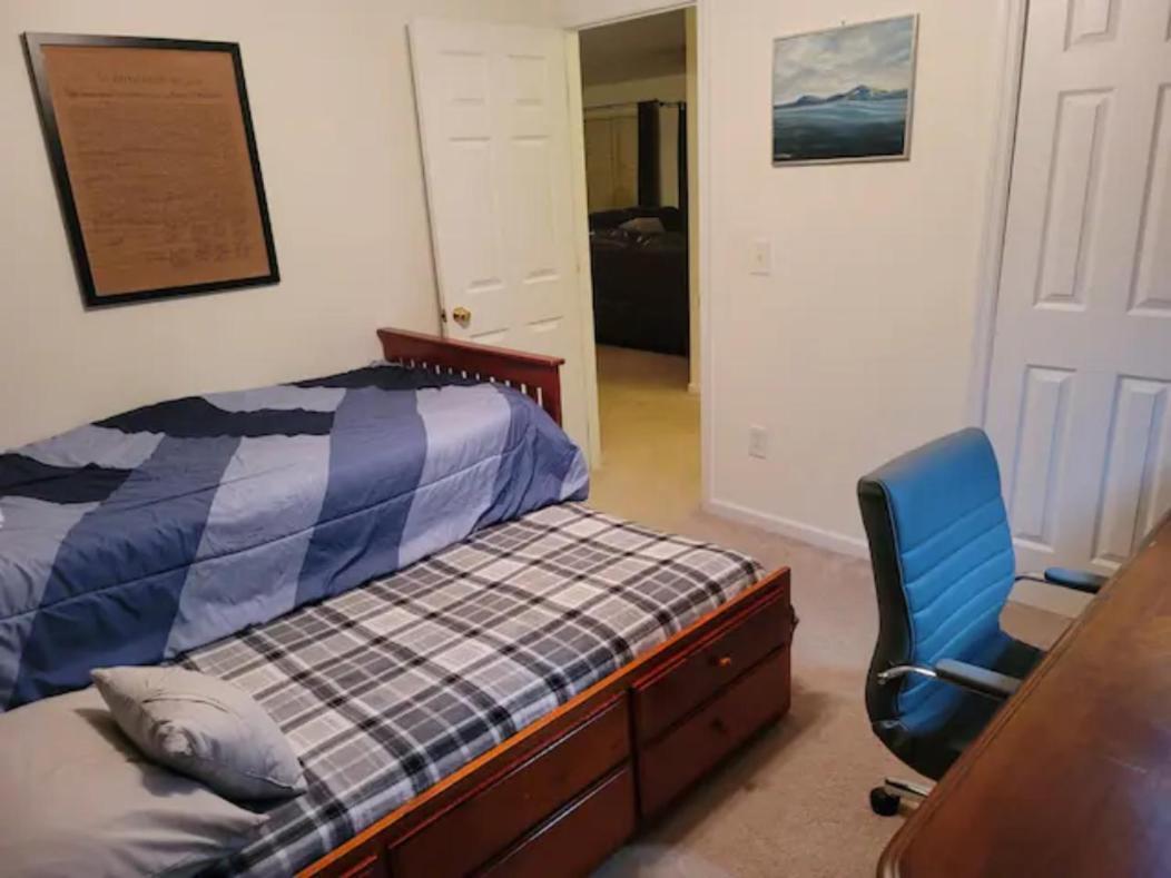 Spacious Home, Pet Friendly, Fenced Yard, 30 Minutes To *