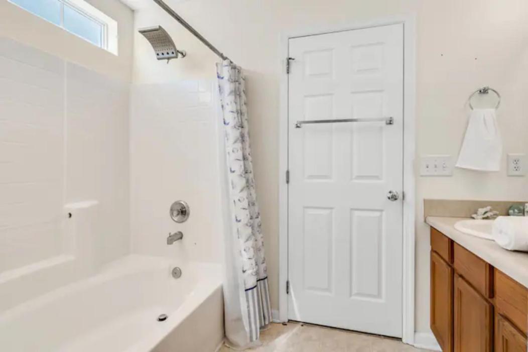 Spacious Home, Pet Friendly, Fenced Yard, 30 Minutes To Charleston