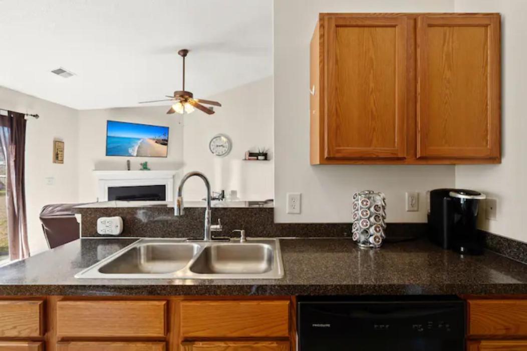 Spacious Home, Pet Friendly, Fenced Yard, 30 Minutes To * Charleston