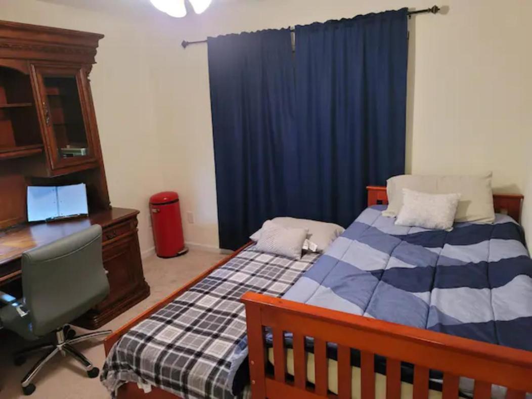 Spacious Home, Pet Friendly, Fenced Yard, 30 Minutes To