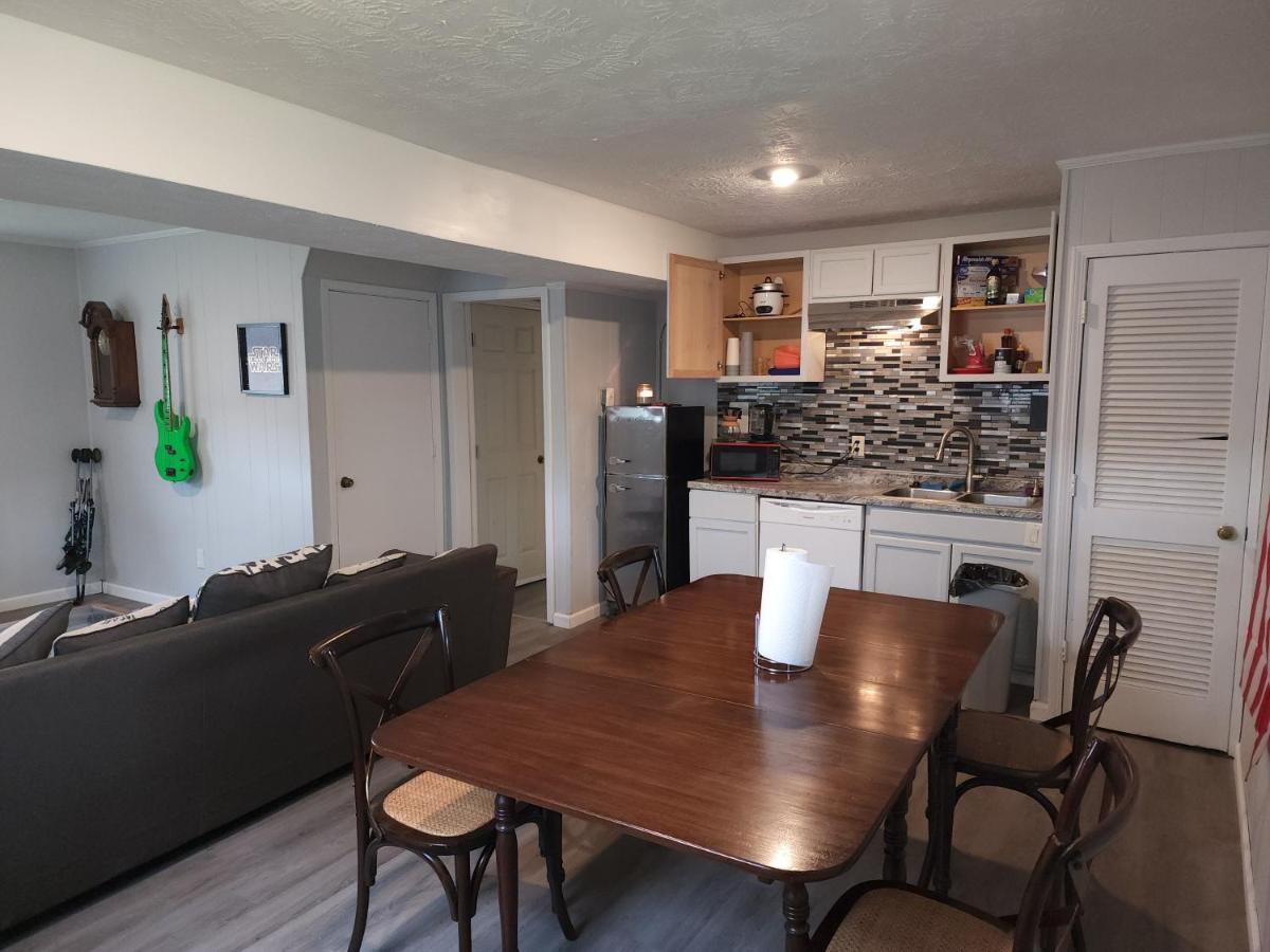 Holiday home Pet-friendly, Fully Fenced Backyard, 20-min To Chs Charleston