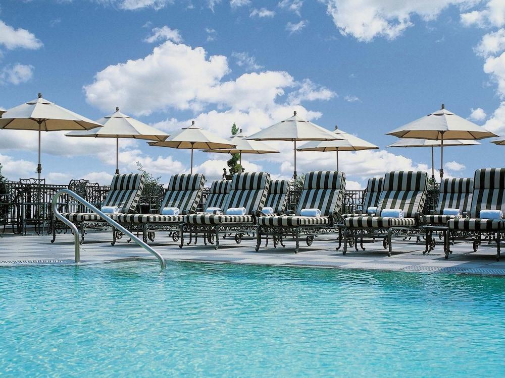 Hotel Market Pavilion 4*
