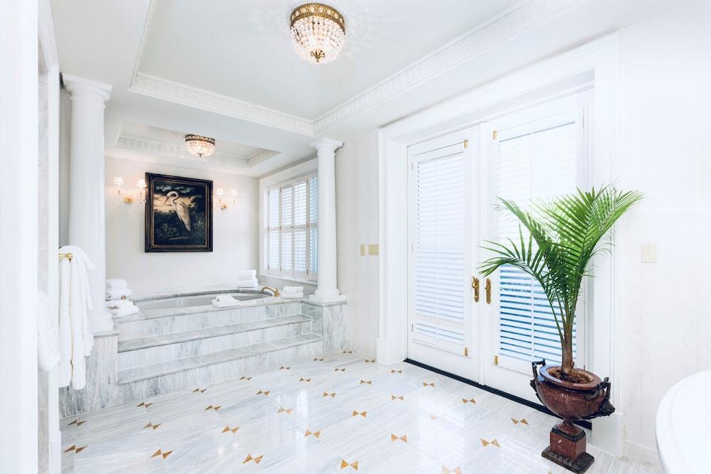 Market Pavilion Hotel Charleston