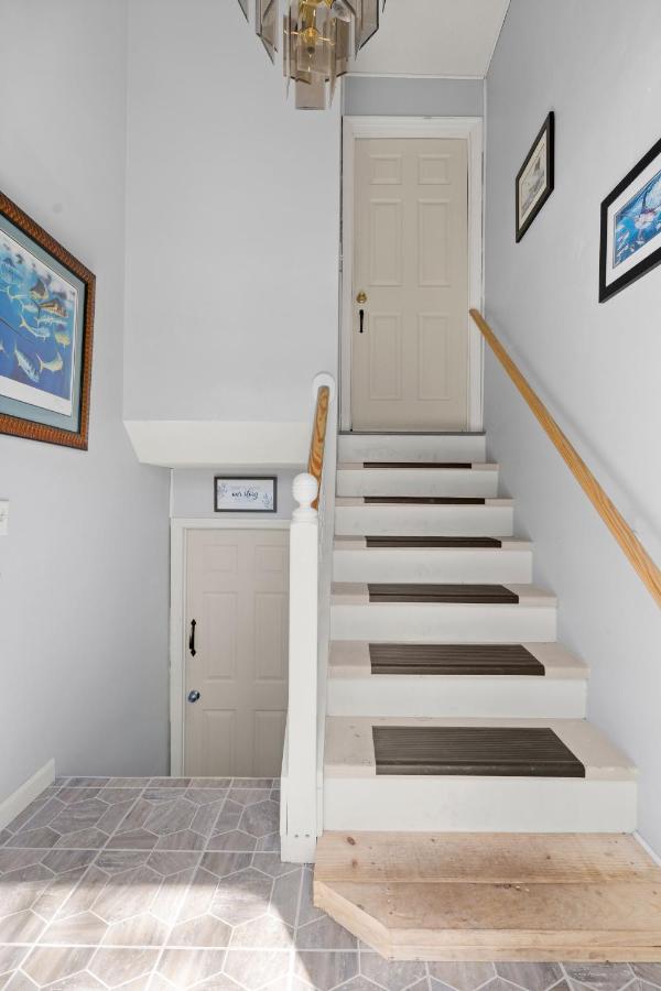 Pet-friendly, Fully Fenced Backyard, 20-min To Chs Holiday home *