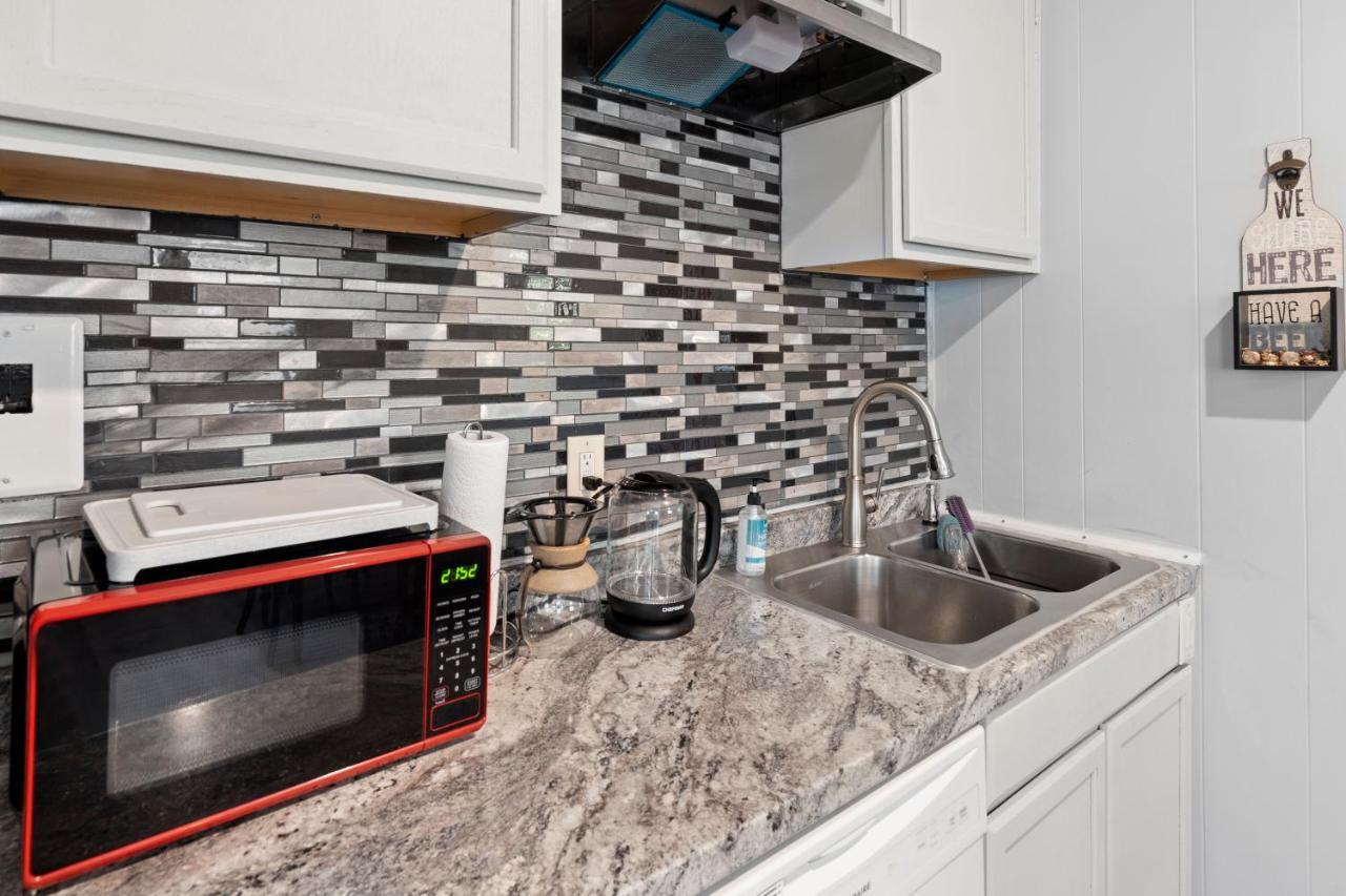 Pet-friendly, Fully Fenced Backyard, 20-min To Chs Holiday home