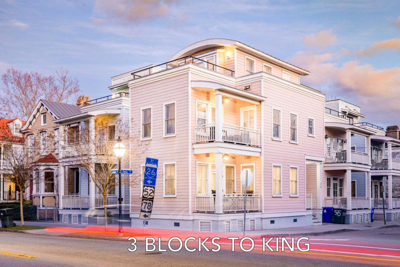 Holiday home Rooftop Deck With Parking - 3 Blocks To King *