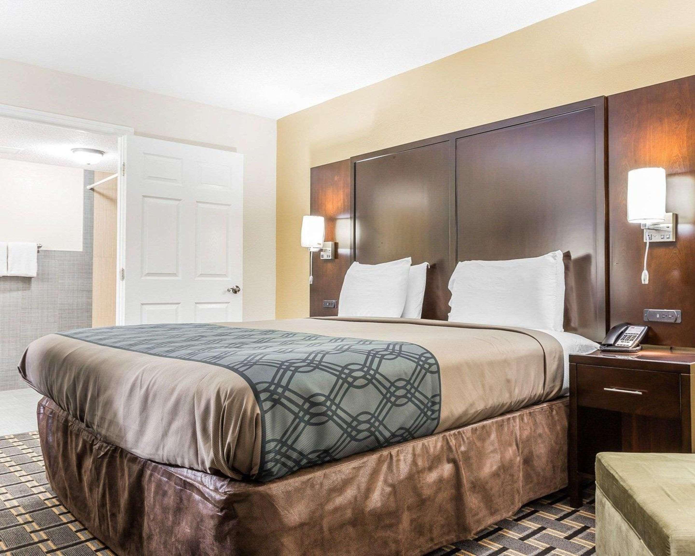 Econo Coliseum Lodge
