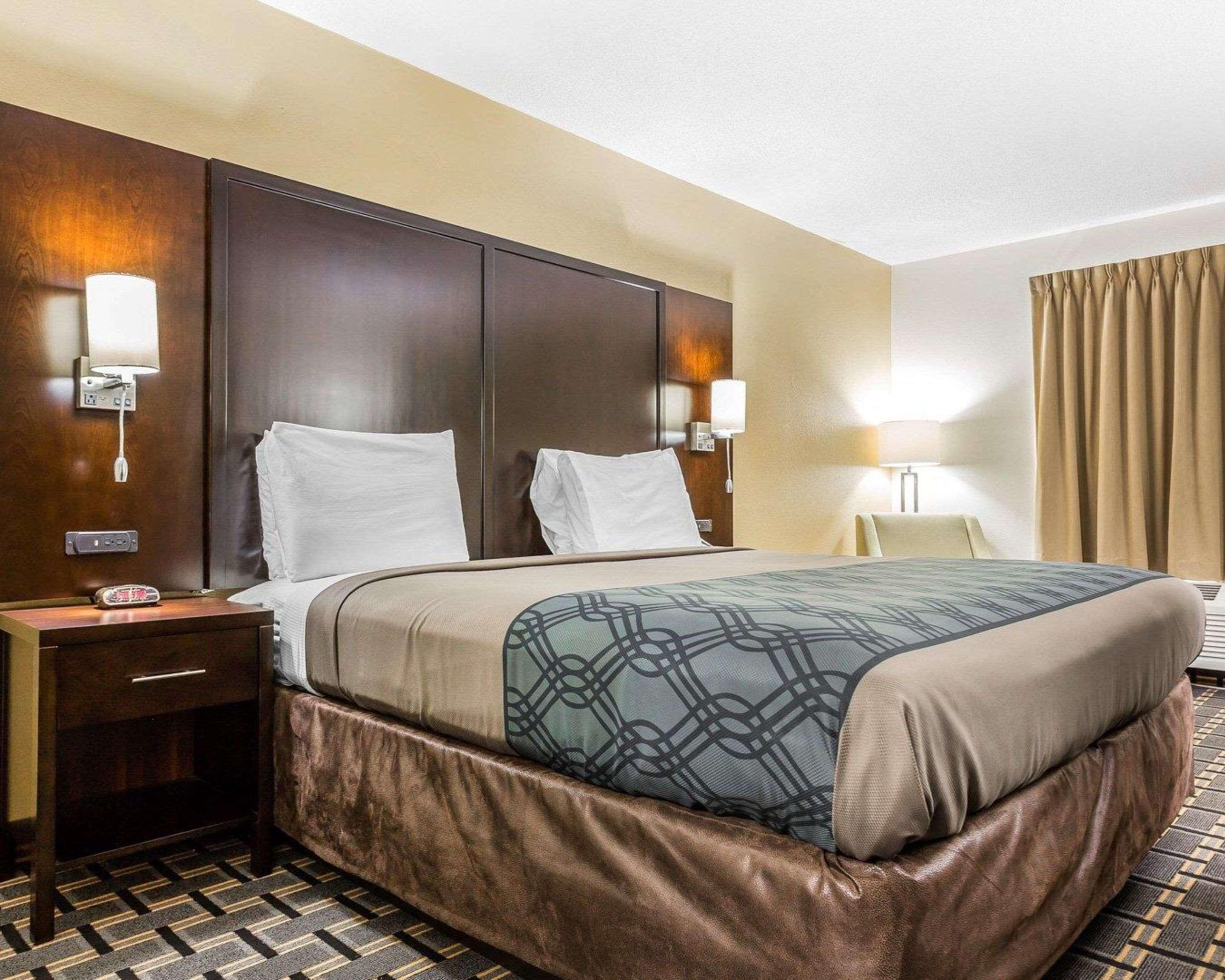 Econo Coliseum Lodge *