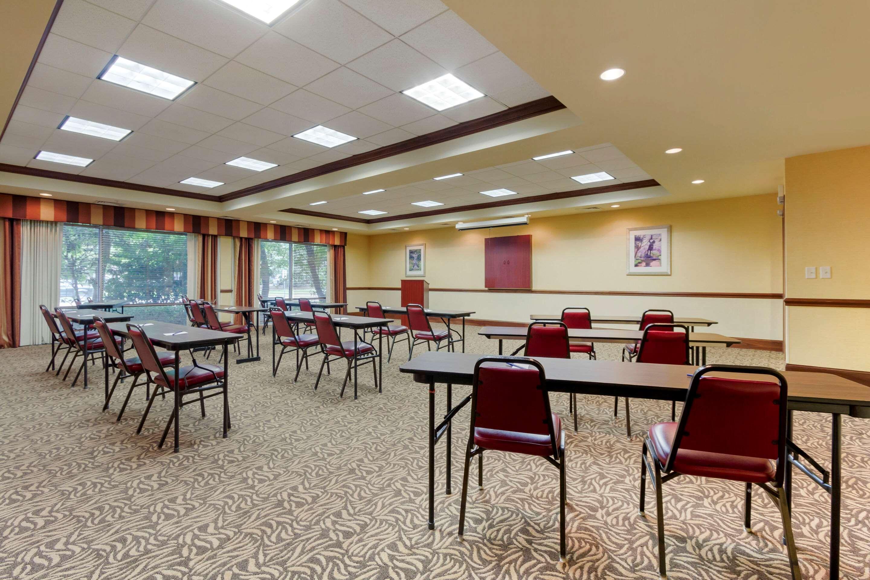 Comfort West Ashley Hotel 3*