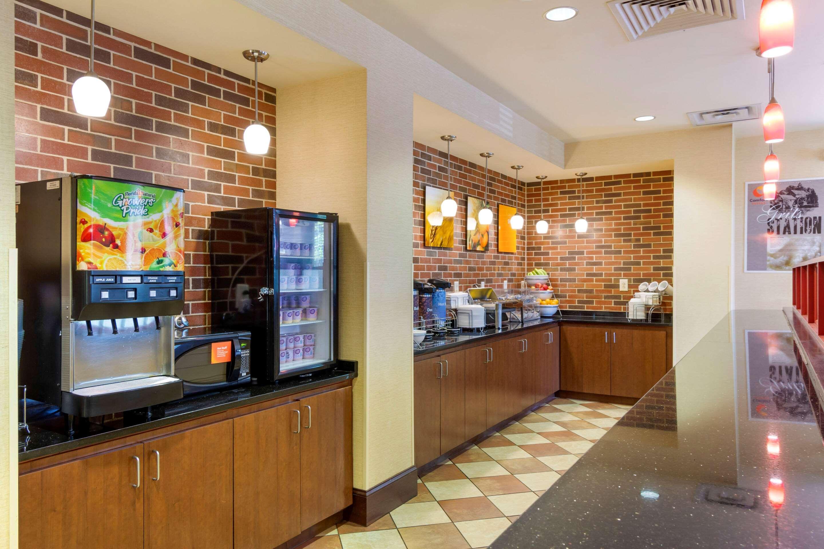 Comfort West Ashley Hotel 3*