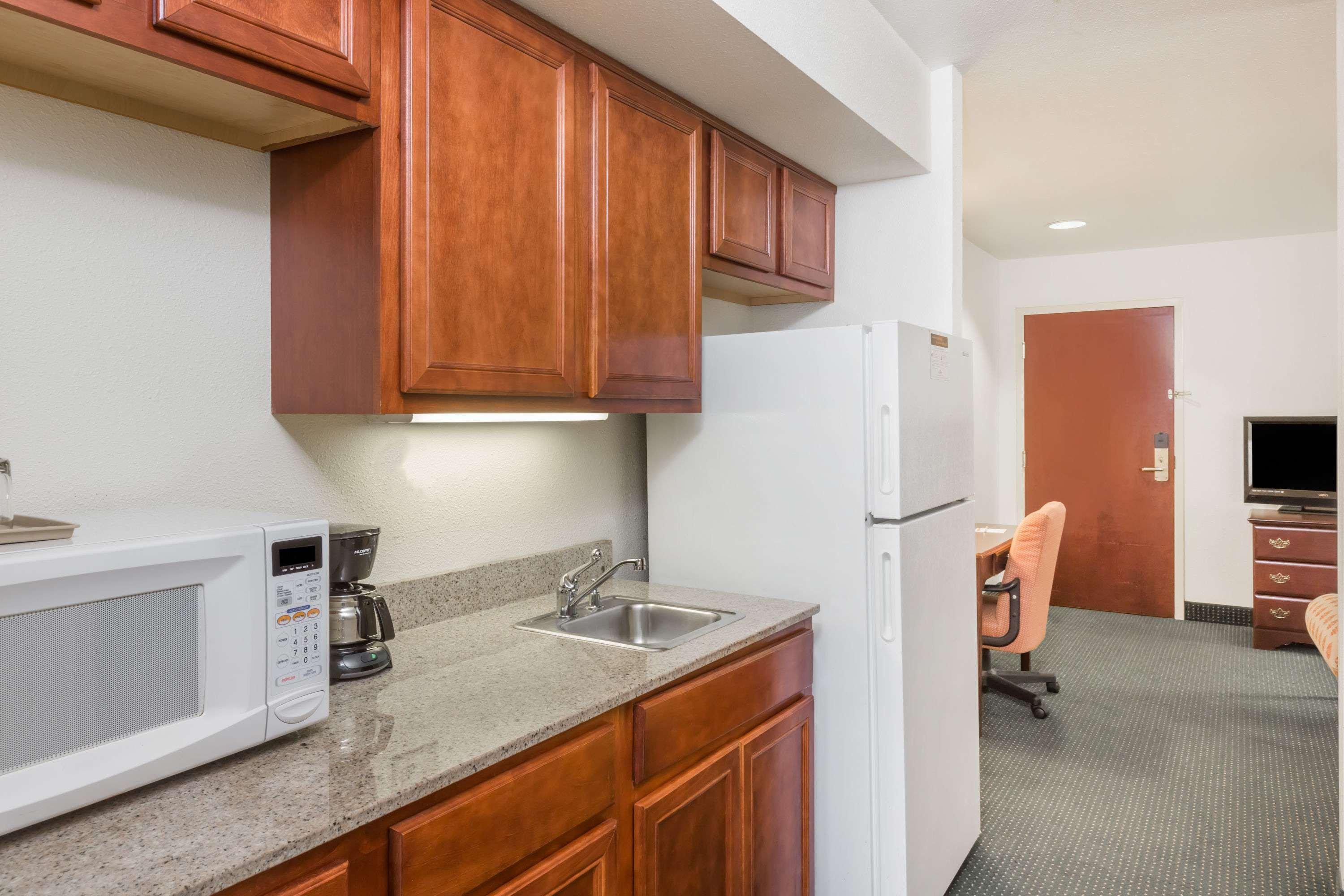Clarion Pointe - West Ashley Hotel