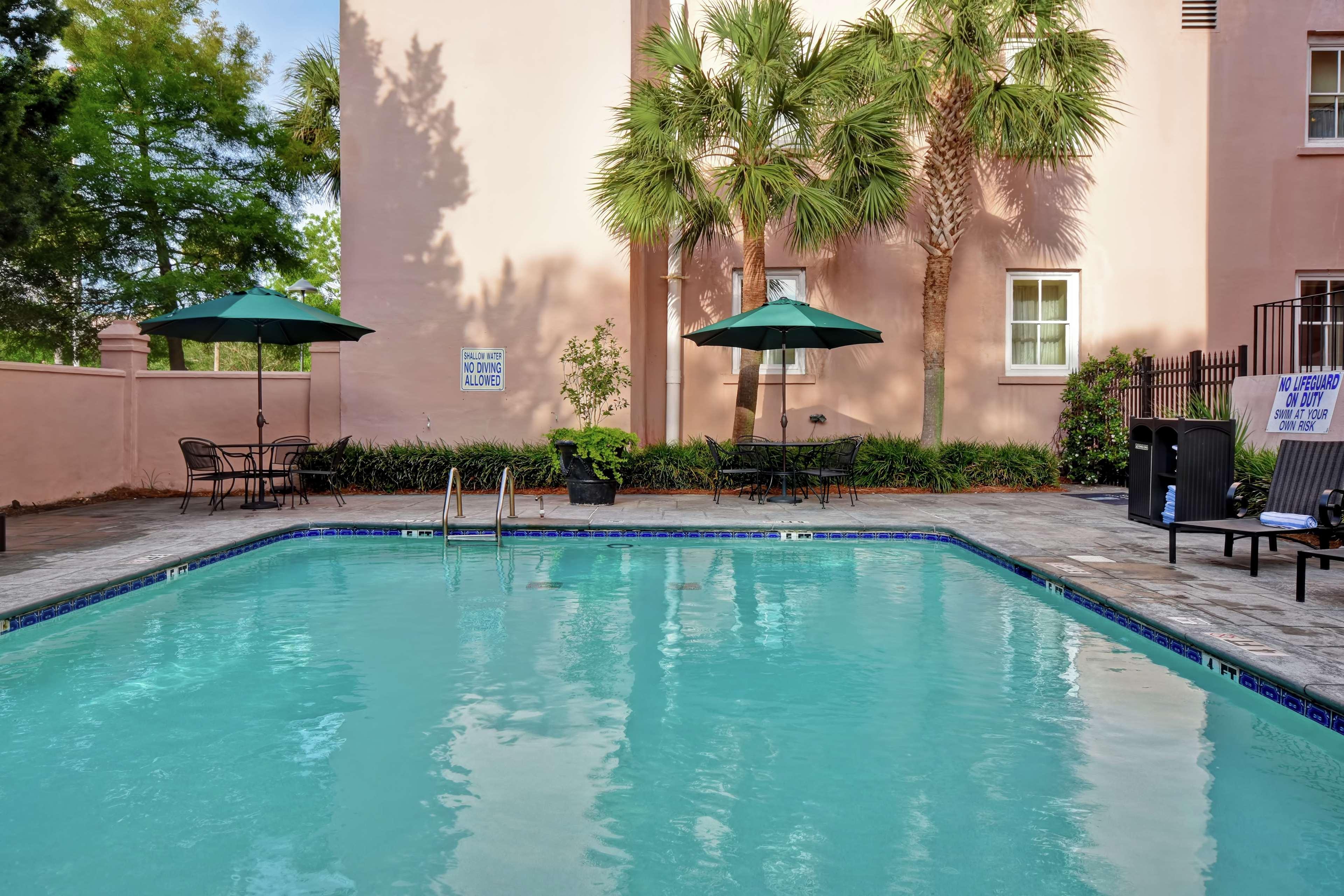 Hotel Embassy - Historic District 3*
