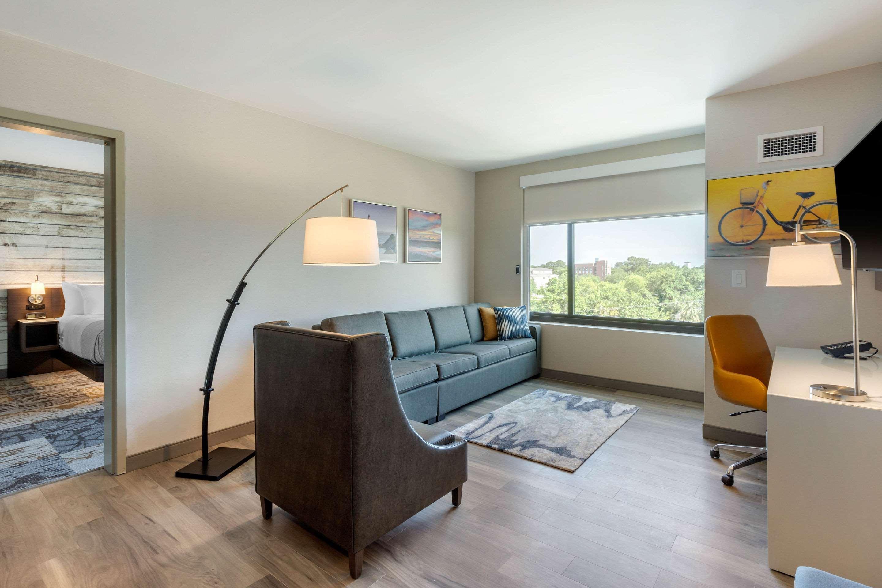Cambria Riverview Hotel