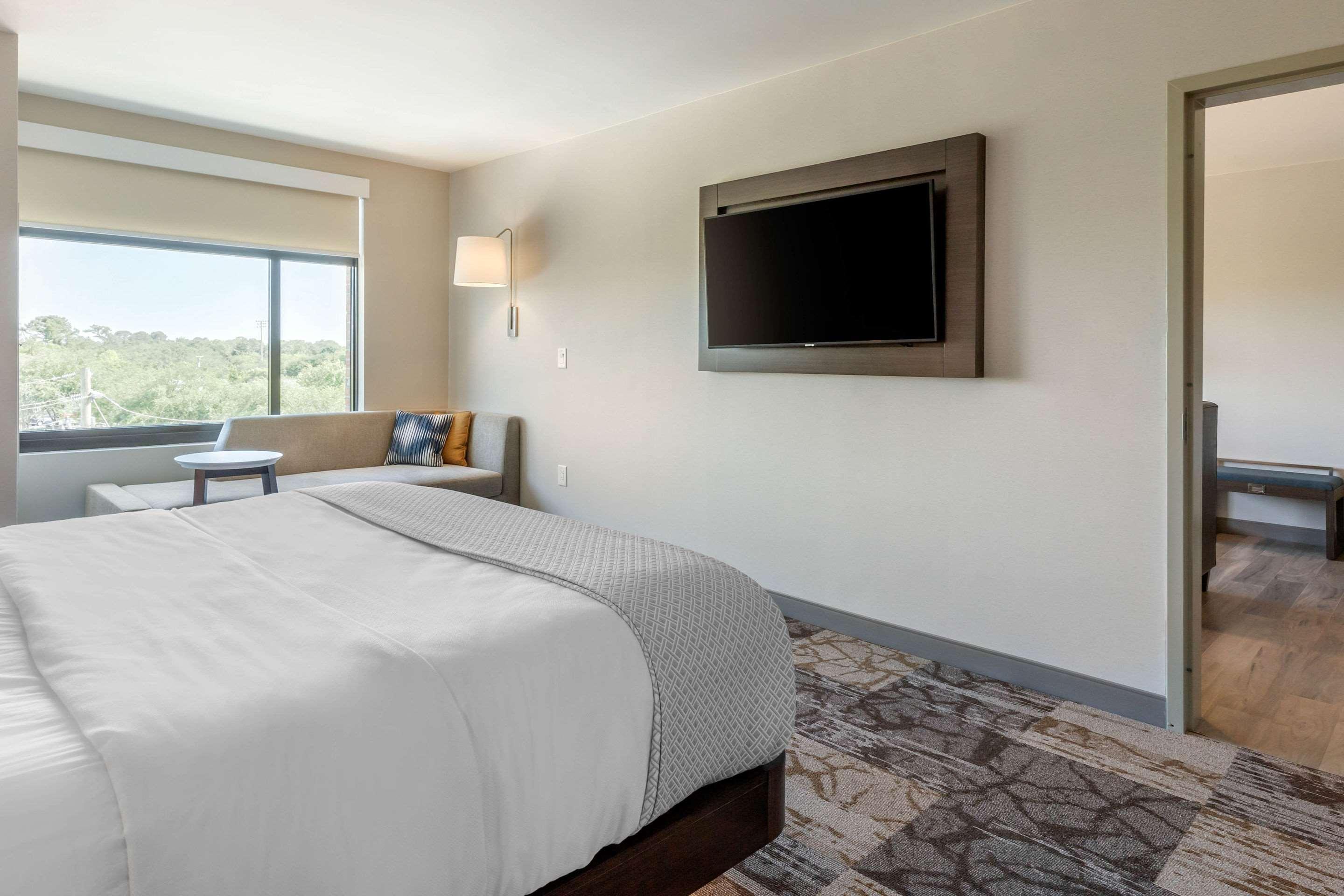 Cambria Riverview Hotel