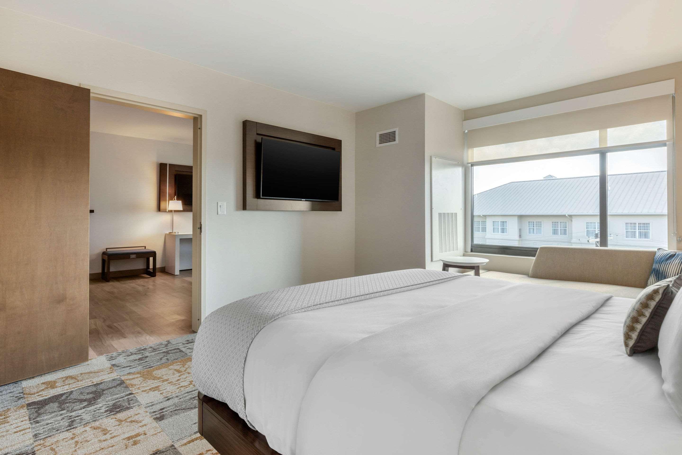 Cambria Riverview Hotel 3*