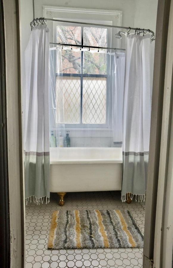 Lovely & Historical 3br - Balcony - Location * Charleston