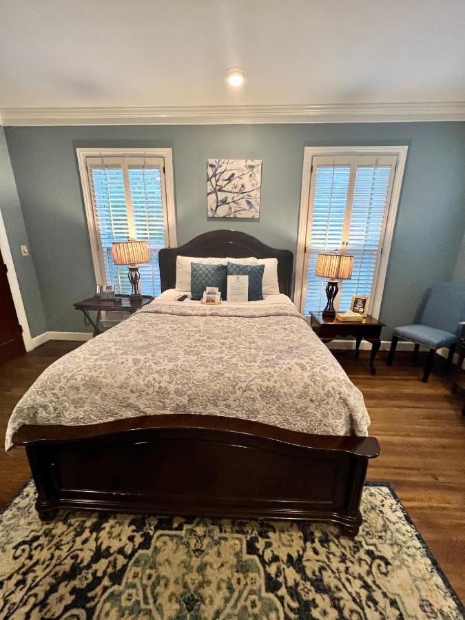 Barksdale House Bed & Breakfast 3*