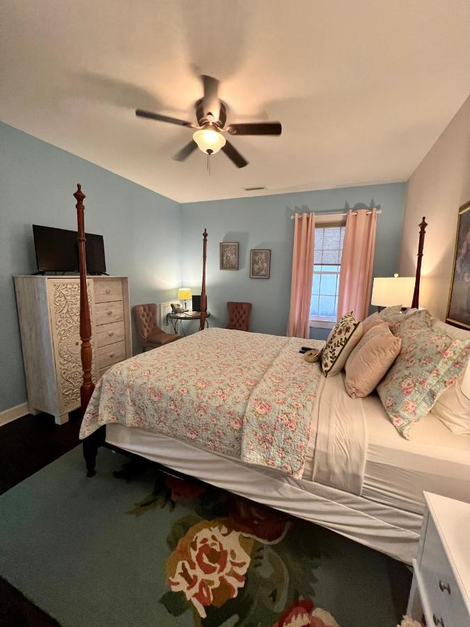 Barksdale House 3*