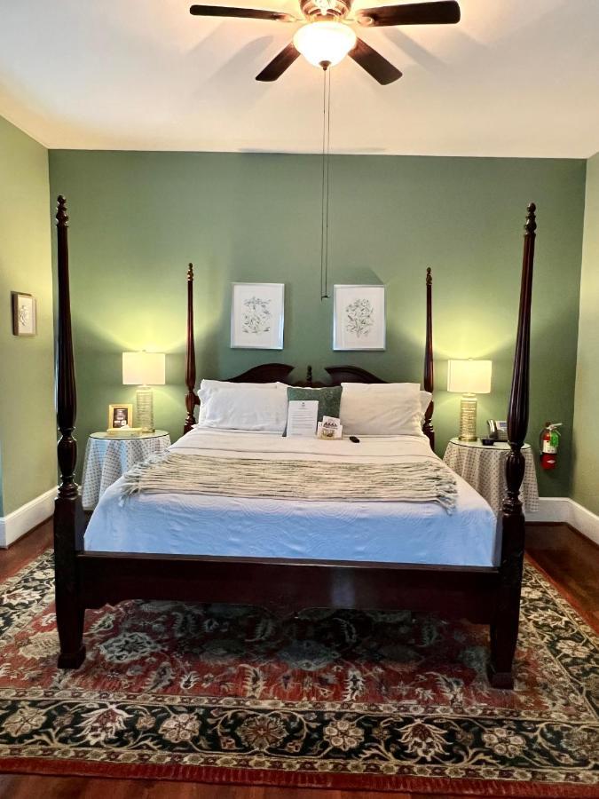 Barksdale House 3*