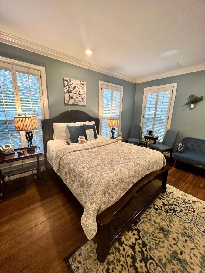Barksdale House Bed & Breakfast 3*