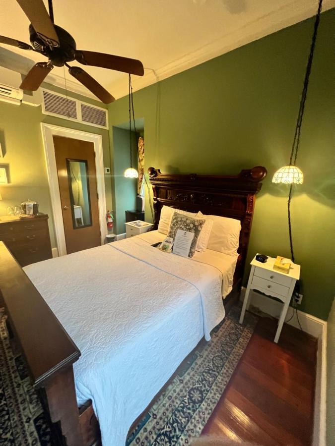 Barksdale House Bed & Breakfast 3*