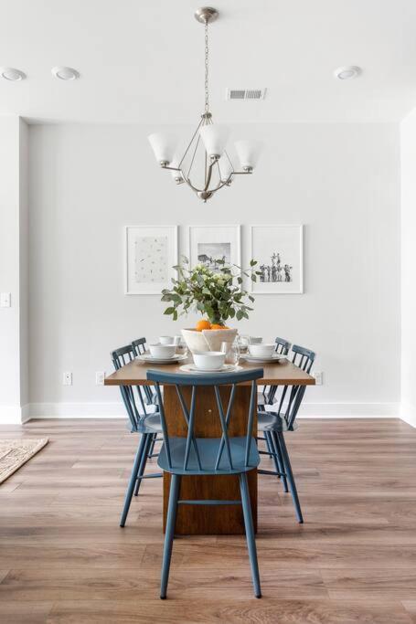Trendy Park Circle Townhome *